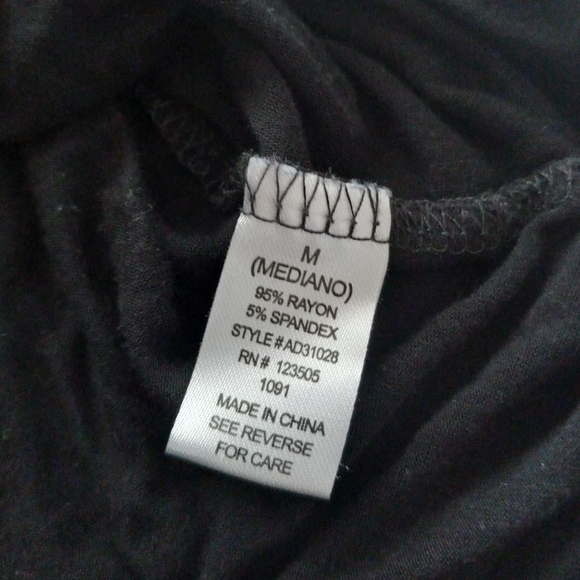 FASHION NOVA BLACK RUCHED SHORT SLEEVE V NECKLINE DRESS. WOMENS SIZE M. - Picture 8 of 10